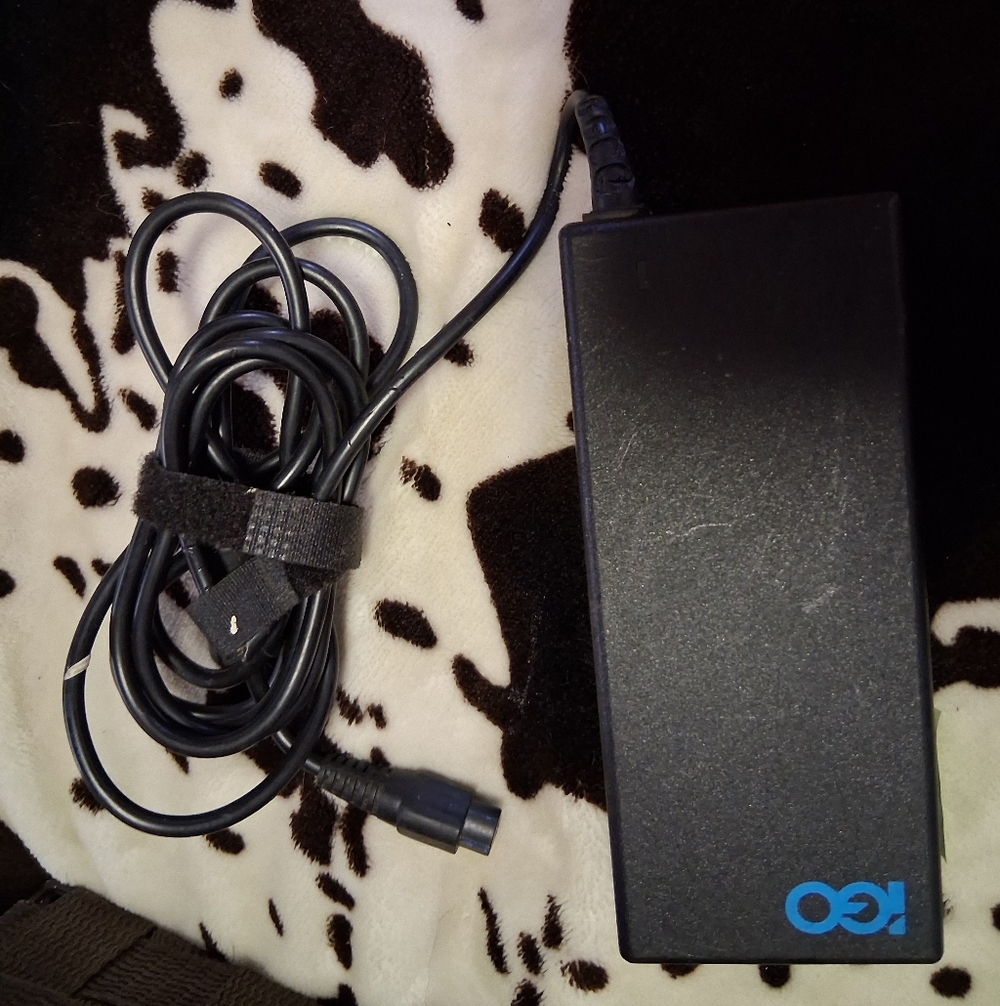 iGO AC Power Adapter - Black